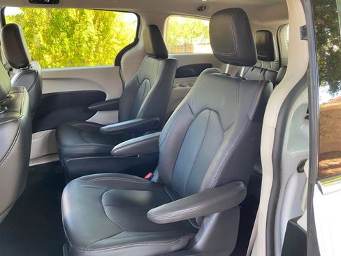 Used 2024 Chrysler Pacifica Limited FWD image 27