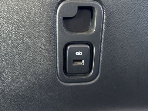 Used 2020 Chevrolet Traverse LT image 31