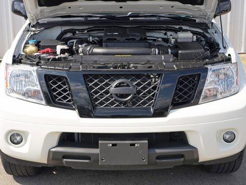 Used 2021 Nissan Frontier SV w/ Midnight Edition Floor Mats RWD image 7
