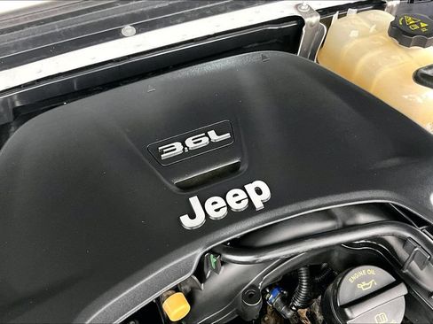 Used 2021 Jeep Wrangler Unlimited Sport AWD/4WD image 38
