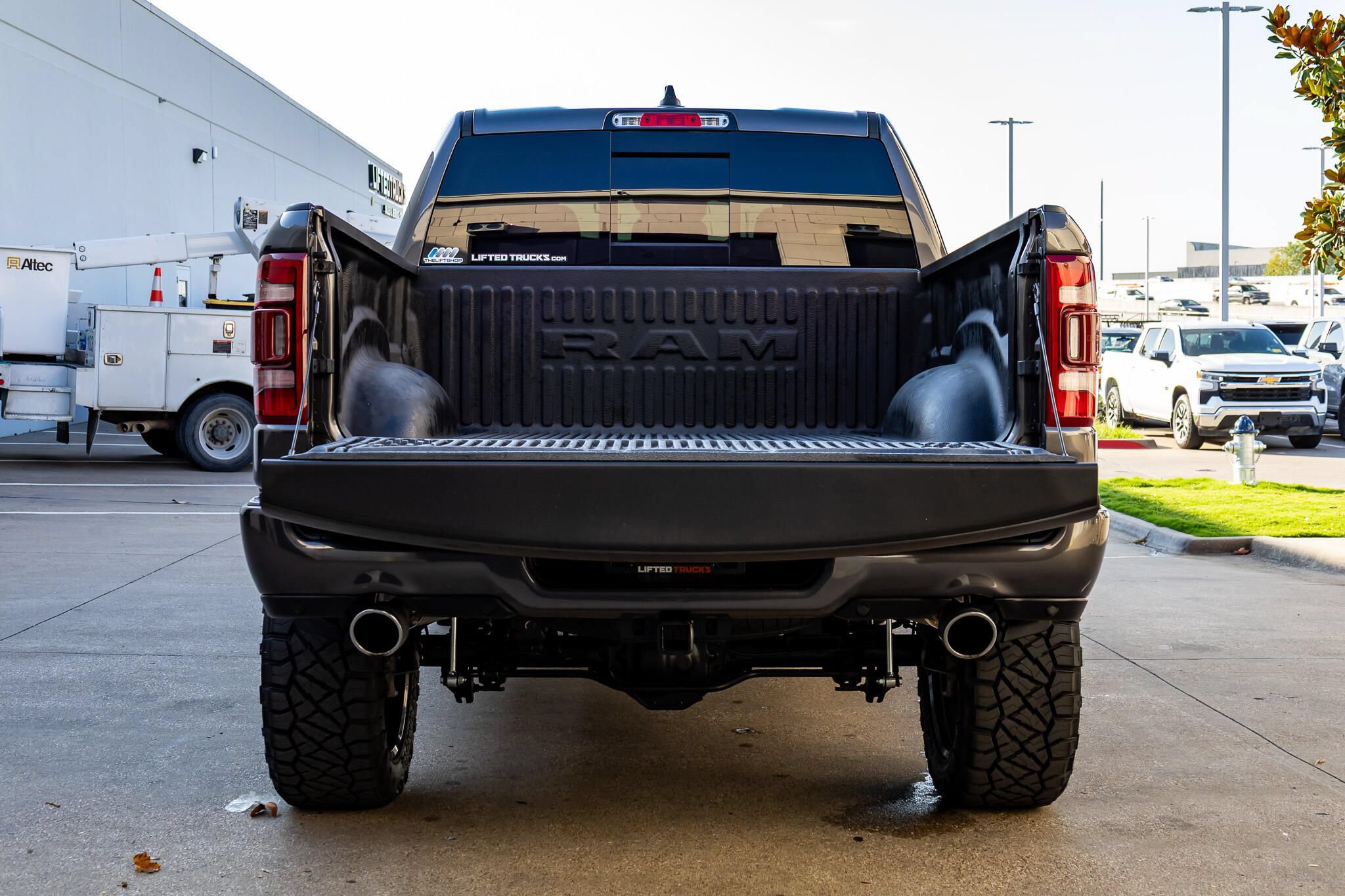 Used 2023 RAM 1500 Laramie AWD/4WD image 9