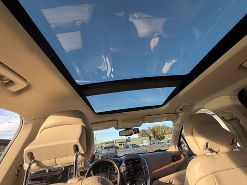 Used 2015 Lincoln MKC AWD 4dr w/ Equipment Group 102A Reserve image 19