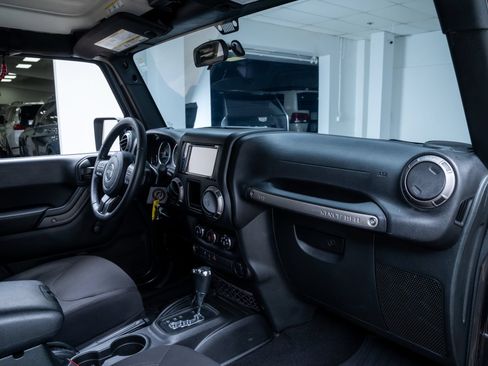 Used 2018 Jeep Wrangler Unlimited Sport w/ Connectivity Group AWD/4WD image 22