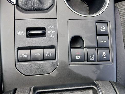 Used 2024 Toyota Highlander LE image 32