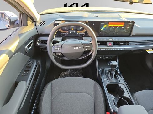 New 2025 Kia K4 LXS image 24