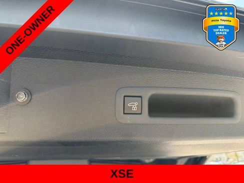 Used 2025 Toyota Sienna XSE FWD image 16