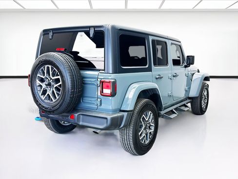 Used 2024 Jeep Wrangler Unlimited w/ Convenience Group AWD/4WD image 4