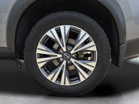 Used 2023 Nissan Rogue SV FWD image 40
