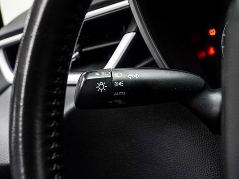 Used 2019 Toyota Corolla SE FWD image 33