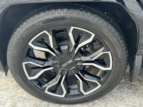 Used 2025 GMC Sierra EV Denali image 22