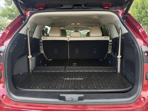 Used 2023 Toyota Highlander XLE AWD/4WD image 62