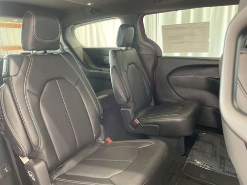 New 2026 Chrysler Pacifica Select image 39