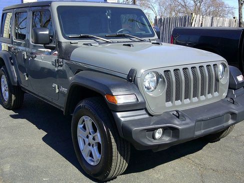 Used 2018 Jeep Wrangler Unlimited Sport AWD/4WD image 4