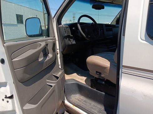 Used 2004 Chevrolet Express 3500 Extended RWD image 10