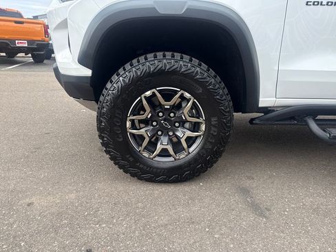 Used 2025 Chevrolet Colorado ZR2 w/ Technology Package image 28