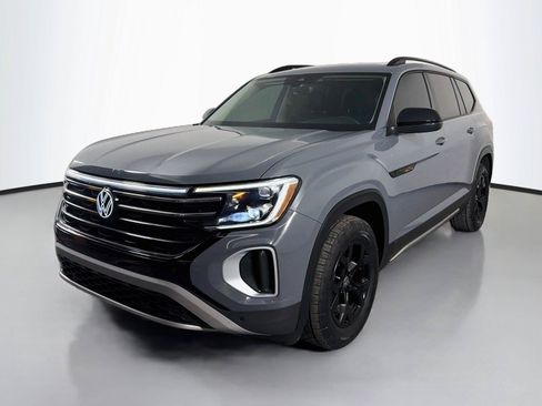 Used 2024 Volkswagen Atlas Peak Edition SE AWD/4WD image 1