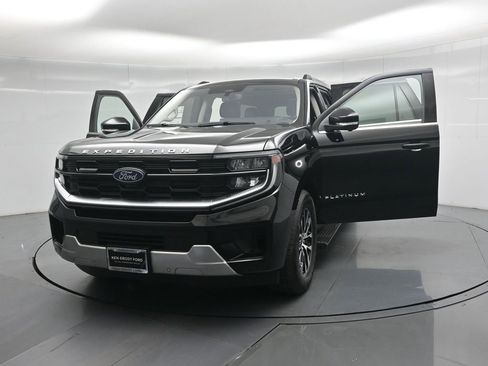 Certified 2025 Ford Expedition Max Platinum image 33