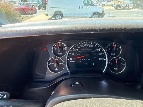 Used 2021 Chevrolet Express 2500 Extended RWD image 15