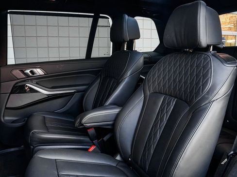 Used 2025 BMW X7 M60i image 19