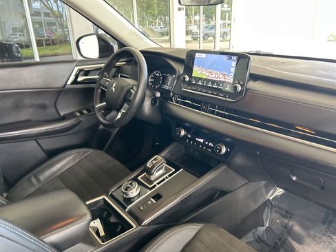 Used 2023 Mitsubishi Outlander SE FWD image 22
