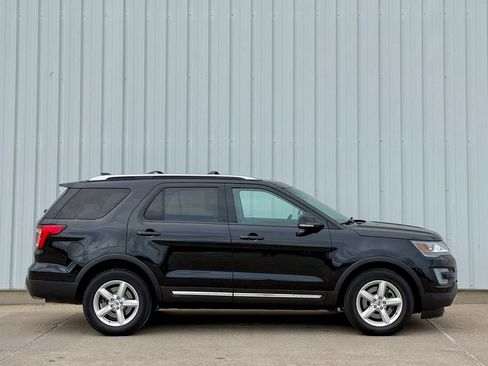 Used 2016 Ford Explorer XLT w/ Equipment Group 202A AWD/4WD image 7