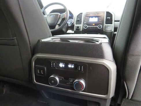 Used 2018 Ford Expedition XLT image 11