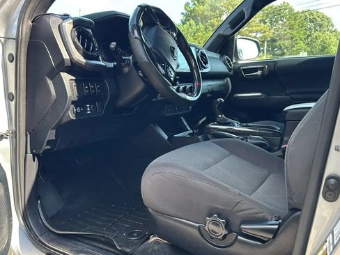 Used 2016 Toyota Tacoma TRD Sport w/ Towing Package AWD/4WD image 9