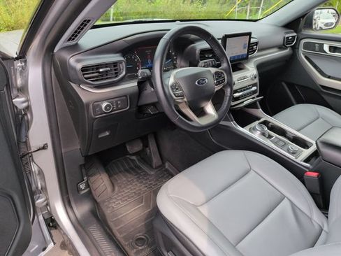 Certified 2021 Ford Explorer XLT w/ Equipment Group 202A AWD/4WD image 33