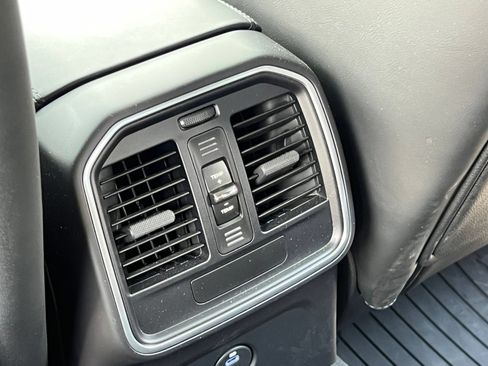 Certified 2026 Porsche Macan Turbo AWD/4WD image 21