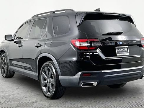 Used 2024 Honda Pilot Sport image 4
