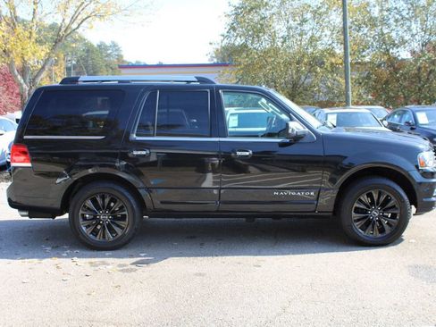 Used 2015 Lincoln Navigator 2WD image 9
