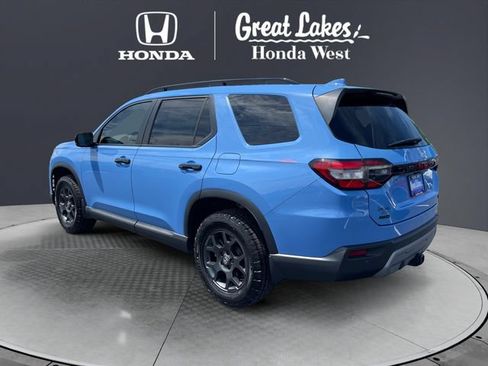 Used 2025 Honda Pilot TrailSport image 3