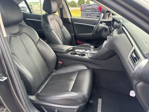 Used 2023 Genesis G70 2.0T RWD image 10