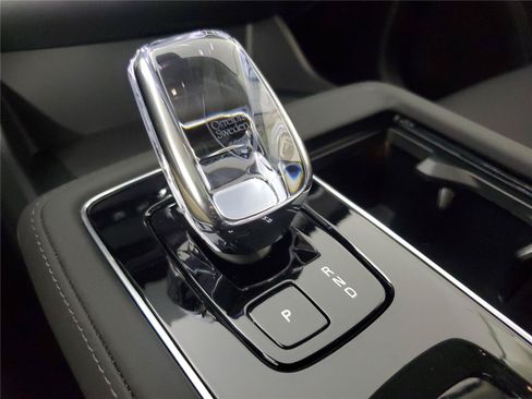 Certified 2025 Volvo XC90 T8 Plus w/ Protection Package Premier AWD/4WD image 28