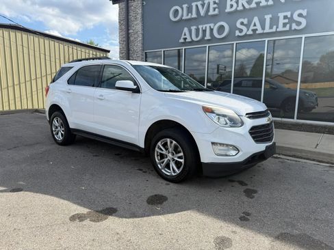 Used 2017 Chevrolet Equinox LT w/ Convenience Package FWD image 2
