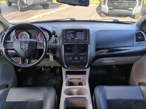 Used 2017 Dodge Grand Caravan SXT image 15