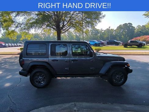 Used 2024 Jeep Wrangler Unlimited Sport w/ Convenience Group AWD/4WD image 6