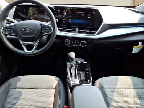 New 2026 Chevrolet Trax LT w/ Driver Confidence Package FWD image 21