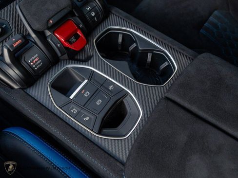Used 2024 Lamborghini Urus Performante AWD/4WD image 20
