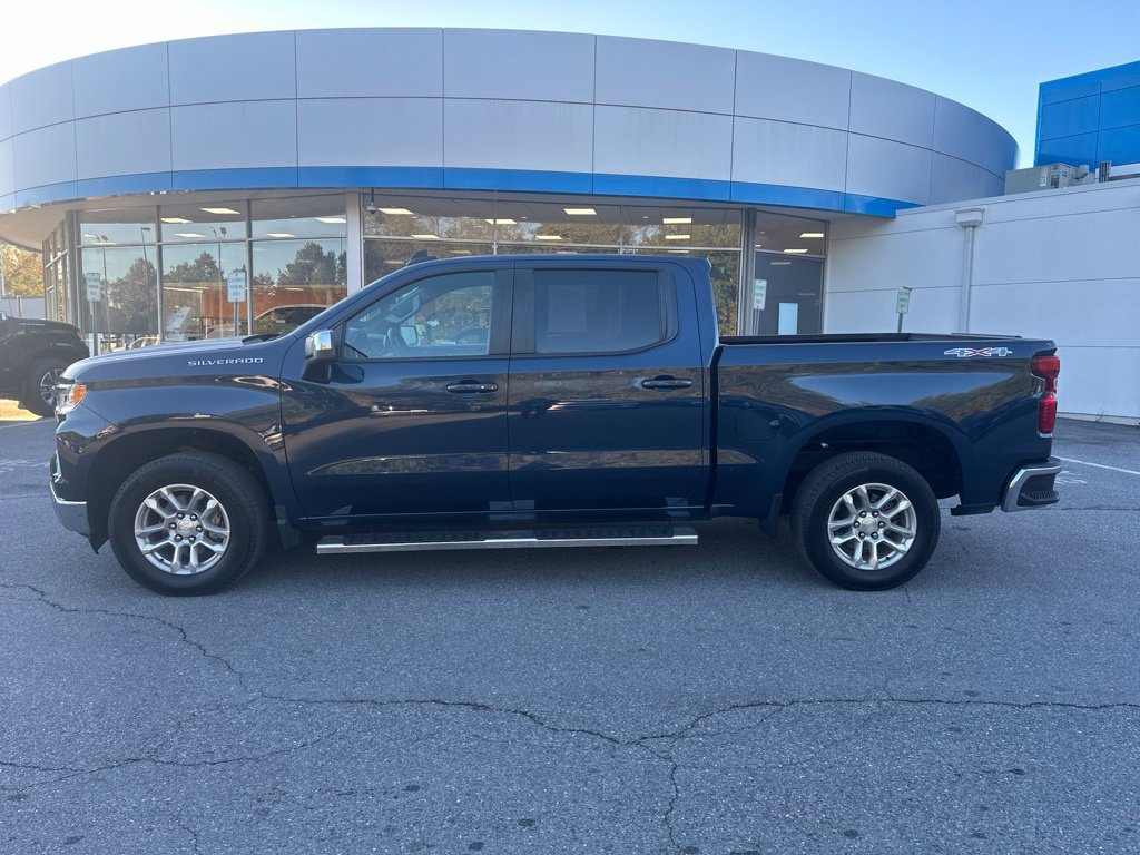 Used 2023 Chevrolet Silverado 1500 LT AWD/4WD image 8