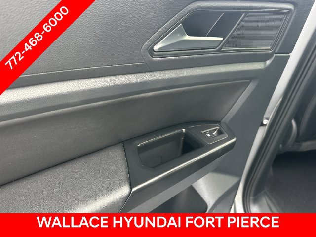 Used 2020 Volkswagen Atlas Cross Sport SE w/ Panoramic Sunroof Package FWD image 11