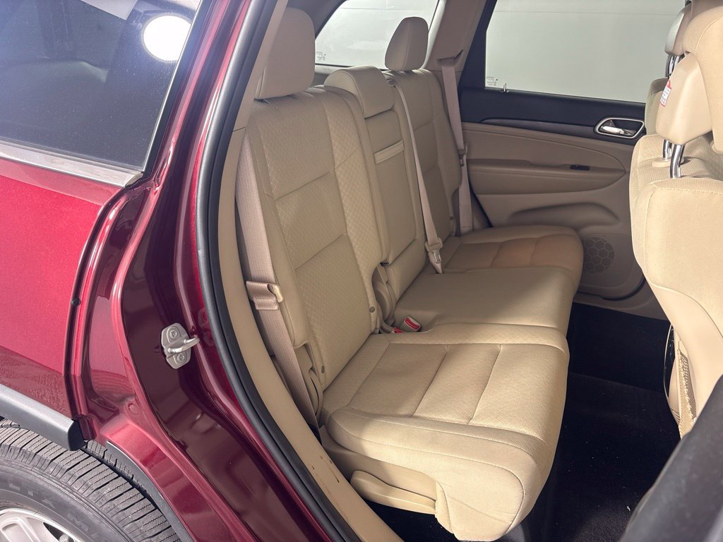 Used 2018 Jeep Grand Cherokee Laredo AWD/4WD image 17