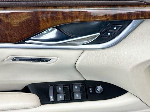 Used 2013 Cadillac XTS Luxury image 22