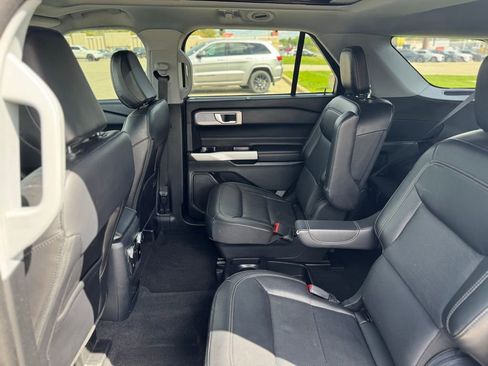 Used 2021 Ford Explorer Limited w/ Equipment Group 301A AWD/4WD image 10