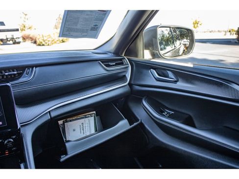 Used 2024 Jeep Grand Cherokee Laredo X w/ Luxury Tech Group I AWD/4WD image 51