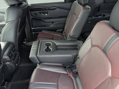 Used 2025 Honda Pilot Black Edition image 18
