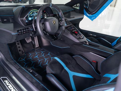 Used 2021 Lamborghini Aventador SVJ image 24