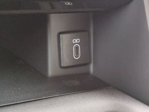 New 2026 Land Rover Discovery Limited Edition image 33