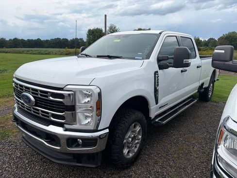 Used 2025 Ford F250 XLT AWD/4WD image 3
