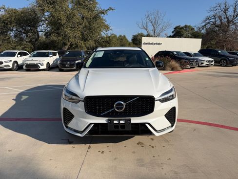 Certified 2025 Volvo XC60 B5 Plus image 8